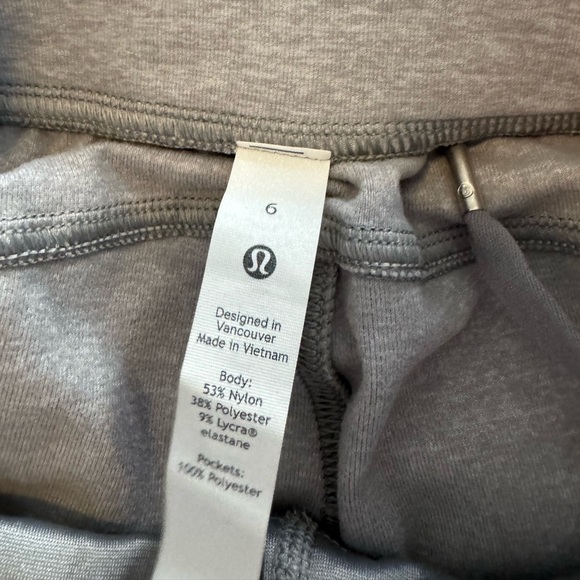 Lululemon Ready to Rulu High-Rise Jogger in
Heathered Raceway Grey - Picture 5 of 9